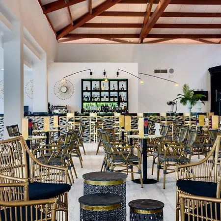 Aparthotel Playa Garden Selection & 4*
