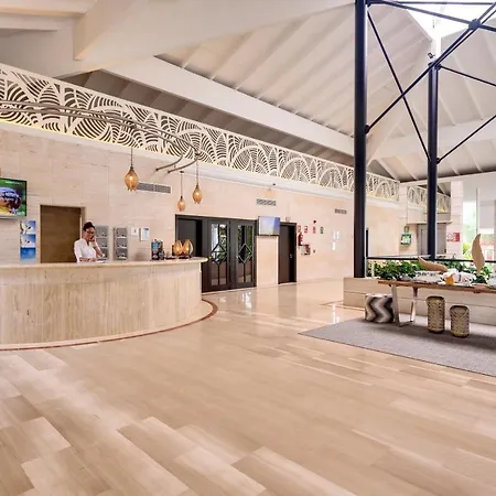 Aparthotel Playa Garden Selection & 4*