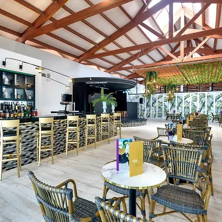 Aparthotel Playa Garden Selection &
